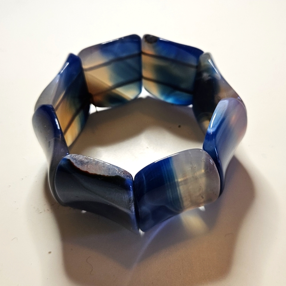 Dyed blue agate/quartz bracelet